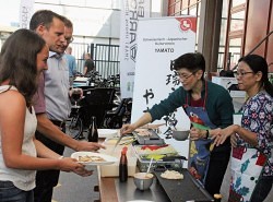 Zwischen Bratwurst und Okonomiyaki gependelt