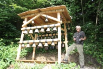 Glockenklang begleitet Wanderer