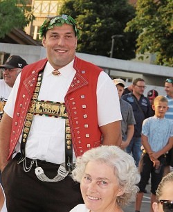 Vom Sägemehl in den Jubel - Daniel Bösch in Zuzwil empfangen
