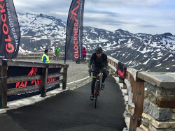 Der Kradolfer Extremradsportler Hansi Nyfeler triumphiert beim «Glocknerman»